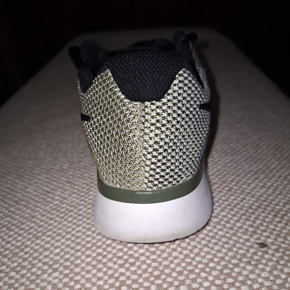 A pair of Nike tanjun racers. They are womens size 6.5. EUC - Picture 9 of 13